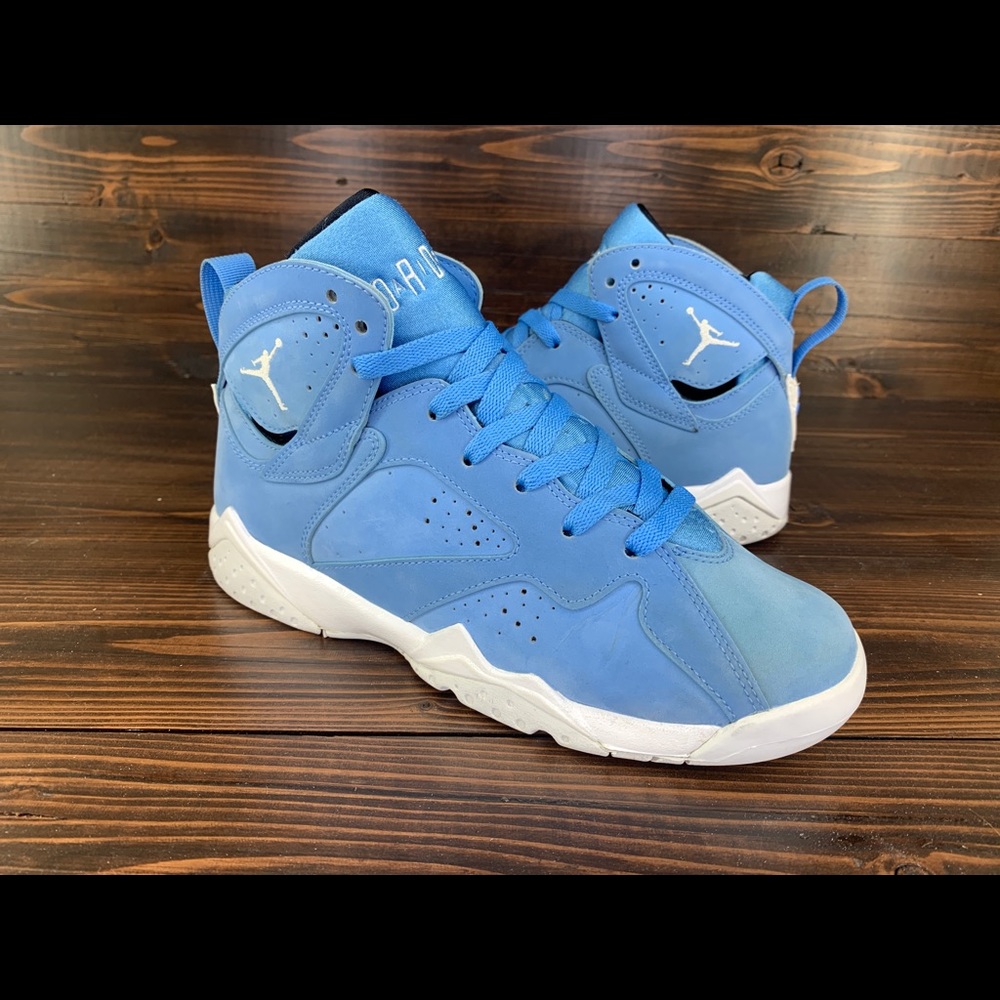 Jordan 7 Retro Pantone 2017